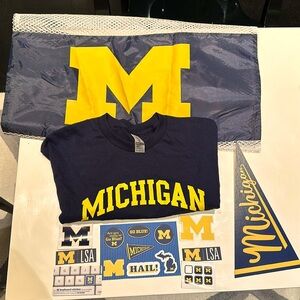 Michigan set off t-Shirt, big laundry bag and various stickers.